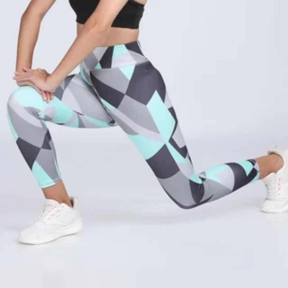 Gap Fit Cropped “gfast” Athletic Pants - Picture 1 of 5